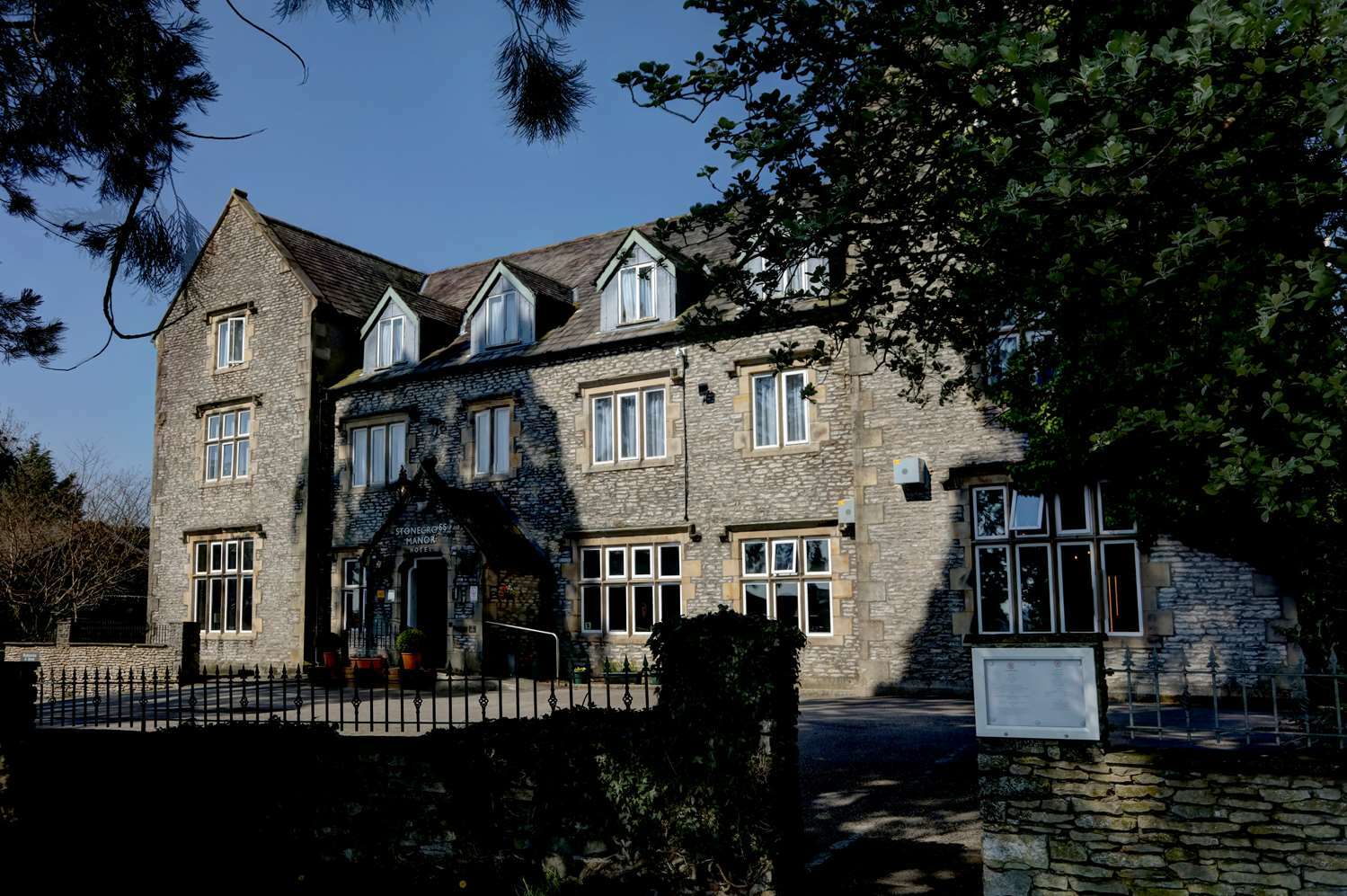 Stonecross Manor Hotel Kendal Dış mekan fotoğraf